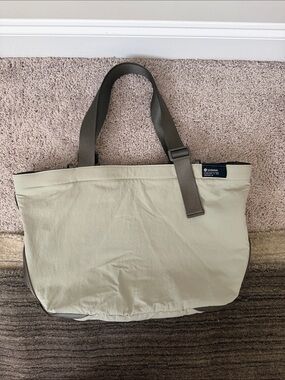 lululemon beige tote with gray straps